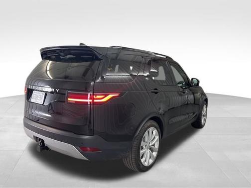 Santorini Black Metallic 2026 Land Rover Discovery S