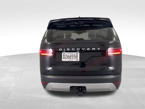 Santorini Black Metallic 2026 Land Rover Discovery S