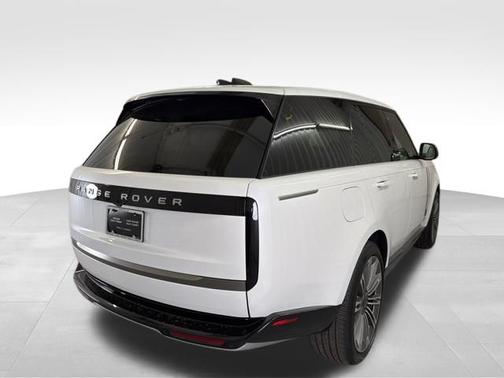 Ostuni Pearl Wht Prem Met 2026 Land Rover Range Rover SE