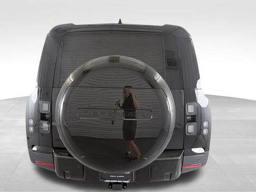 Santorini Black Metallic 2026 Land Rover Defender S