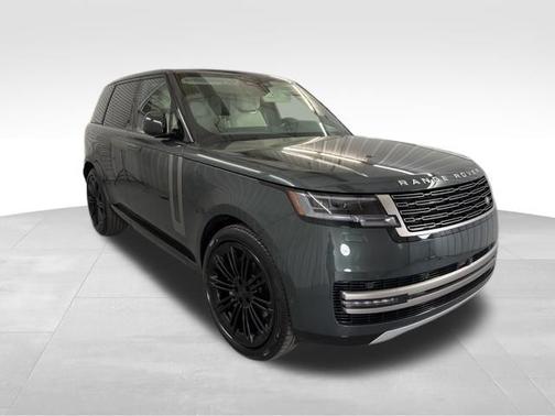 Belgravia Green Metallic 2026 Land Rover Range Rover SE