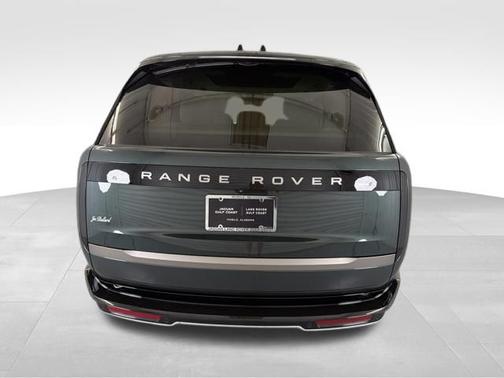 Belgravia Green Metallic 2026 Land Rover Range Rover SE