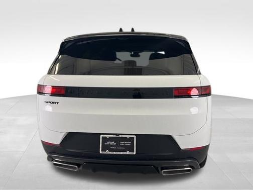 Fuji White 2026 Land Rover Range Rover Sport SE