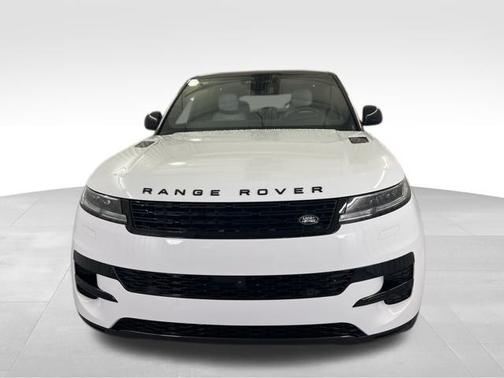 Fuji White 2026 Land Rover Range Rover Sport SE