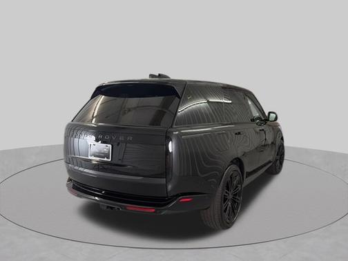 Santorini Black Metallic 2026 Land Rover Range Rover SE