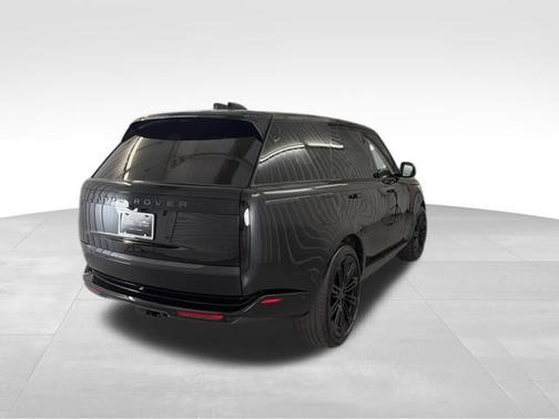 Santorini Black Metallic 2026 Land Rover Range Rover SE