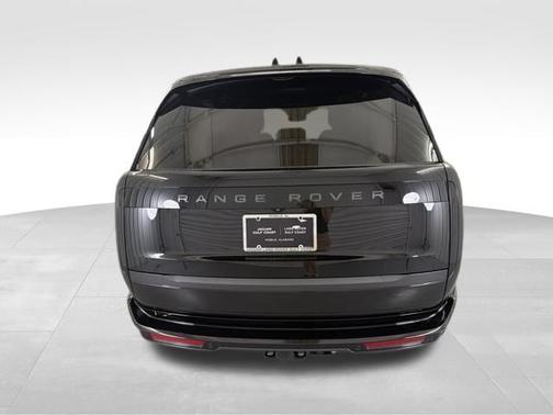 Santorini Black Metallic 2026 Land Rover Range Rover SE
