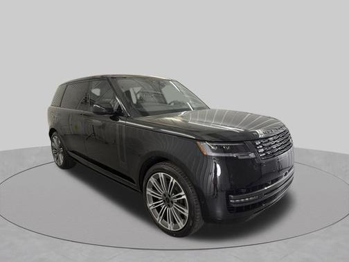 Santorini Black Metallic 2026 Land Rover Range Rover SE