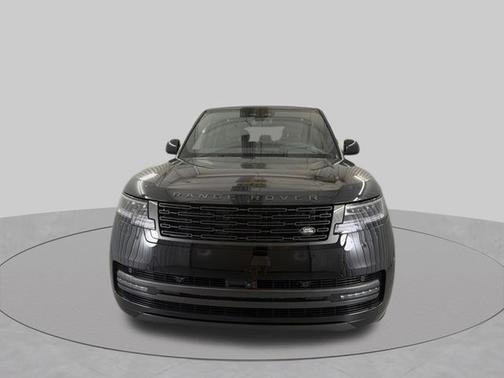 Santorini Black Metallic 2026 Land Rover Range Rover SE