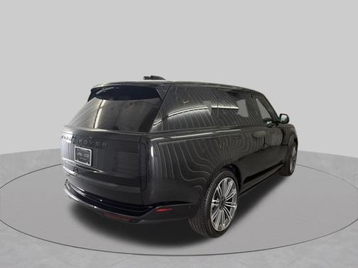 Santorini Black Metallic 2026 Land Rover Range Rover SE
