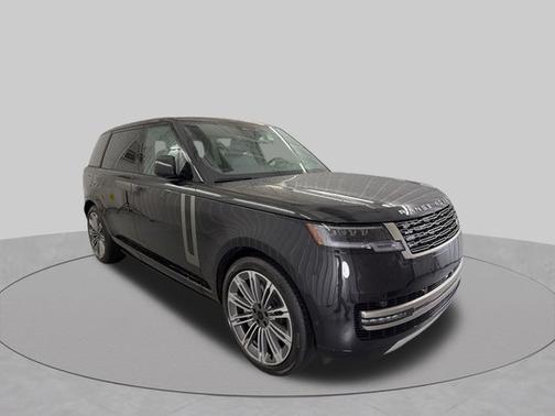 Santorini Black Metallic 2026 Land Rover Range Rover SE