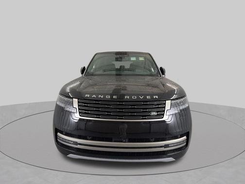 Santorini Black Metallic 2026 Land Rover Range Rover SE