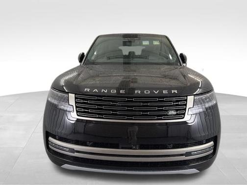 Santorini Black Metallic 2026 Land Rover Range Rover SE