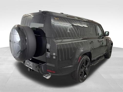 Santorini Black Metallic 2026 Land Rover Defender V8