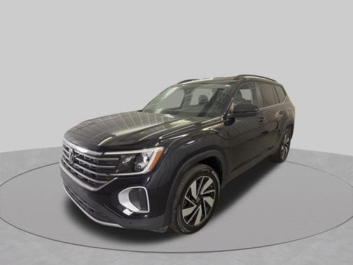 Deep Black Pearl 2026 Volkswagen Atlas 2.0T SE w/Technology