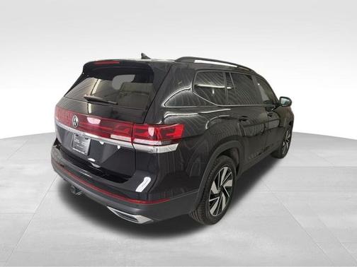 Deep Black Pearl 2026 Volkswagen Atlas 2.0T SE w/Technology