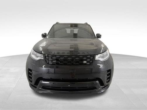 Santorini Black Metallic 2024 Land Rover Discovery Dynamic SE