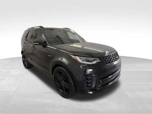 Santorini Black Metallic 2024 Land Rover Discovery Dynamic SE