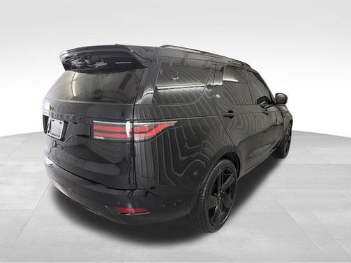 Santorini Black Metallic 2024 Land Rover Discovery Dynamic SE