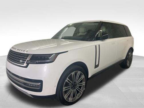 Ostuni Pearl White Premium Metallic 2026 Land Rover Range Rover SE