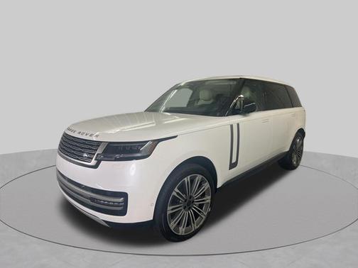 Ostuni Pearl White Premium Metallic 2026 Land Rover Range Rover SE