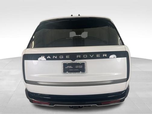 Ostuni Pearl White Premium Metallic 2026 Land Rover Range Rover SE