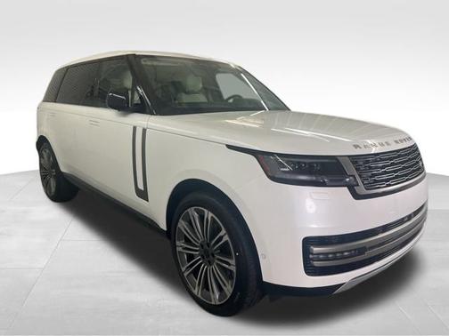 Ostuni Pearl White Premium Metallic 2026 Land Rover Range Rover SE