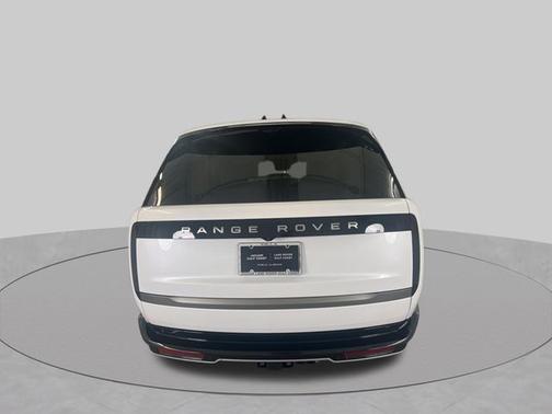 Ostuni Pearl White Premium Metallic 2026 Land Rover Range Rover SE