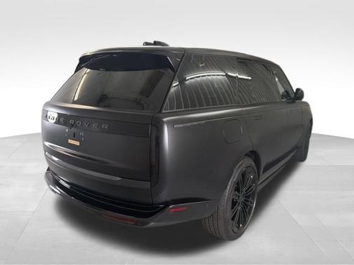 Obsidian Black SV Bespoke Ultra Metallic Satin 2026 Land Rover Range Rover SE