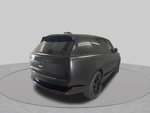 Obsidian Black SV Bespoke Ultra Metallic Satin 2026 Land Rover Range Rover SE