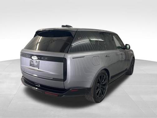Eiger Grey Metallic 2026 Land Rover Range Rover SE