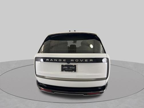 Fuji White 2026 Land Rover Range Rover SE