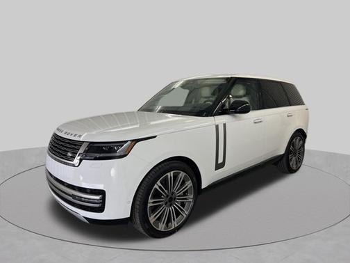 Fuji White 2026 Land Rover Range Rover SE