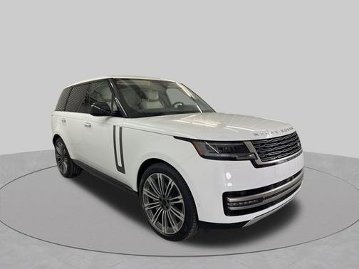 Fuji White 2026 Land Rover Range Rover SE
