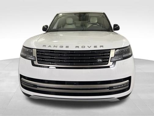 Fuji White 2026 Land Rover Range Rover SE