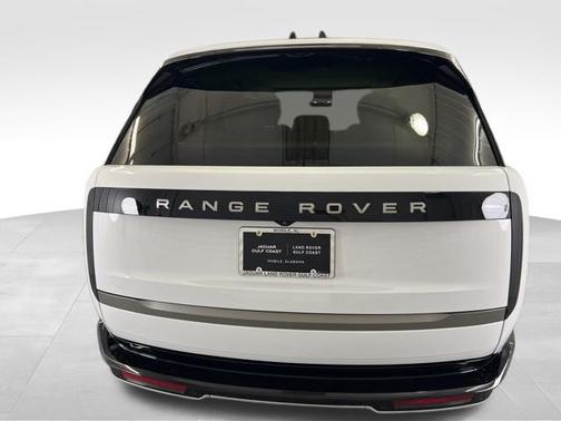 Fuji White 2026 Land Rover Range Rover SE