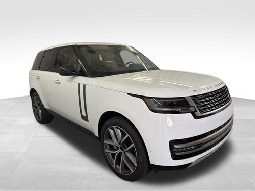 Fuji White 2026 Land Rover Range Rover SE