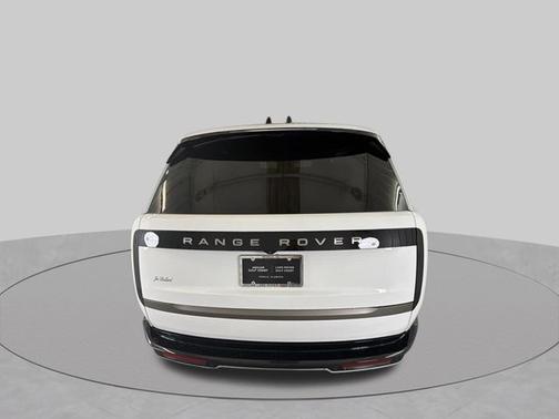 Fuji White 2026 Land Rover Range Rover SE