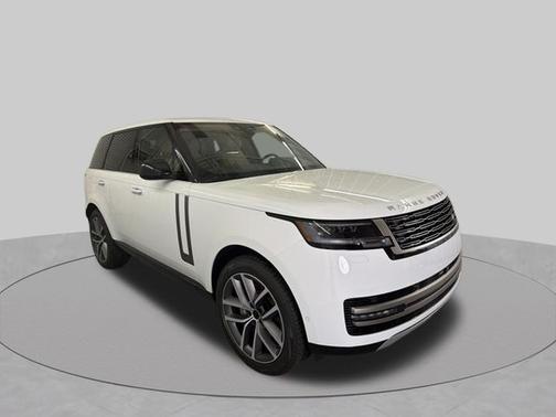 Fuji White 2026 Land Rover Range Rover SE