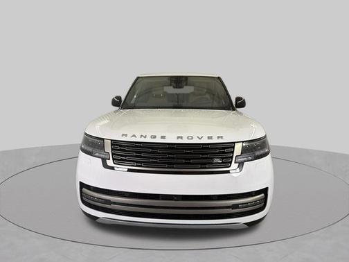Fuji White 2026 Land Rover Range Rover SE