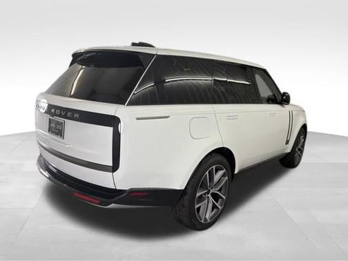 Fuji White 2026 Land Rover Range Rover SE