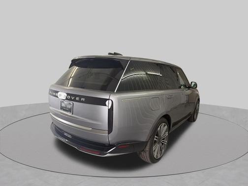Eiger Grey Metallic 2026 Land Rover Range Rover SE