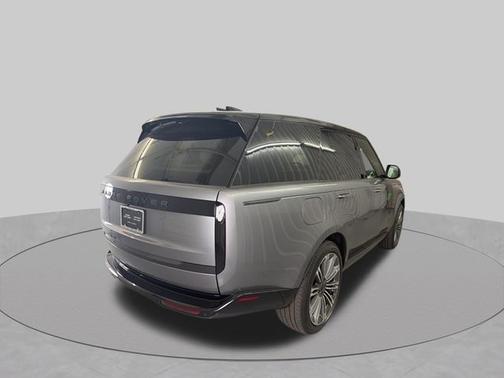 Eiger Grey Metallic 2026 Land Rover Range Rover SE