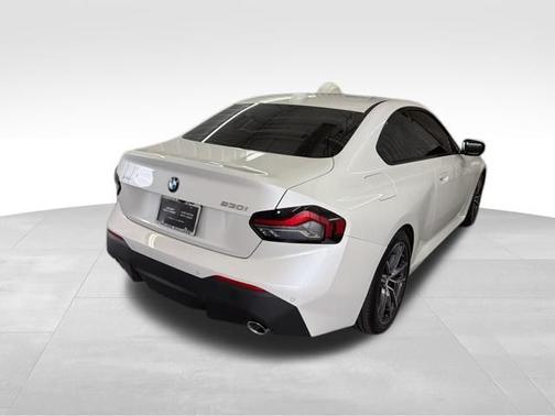 Mineral White Metallic 2025 BMW 230 230i