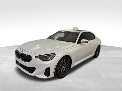 Mineral White Metallic 2025 BMW 230 230i