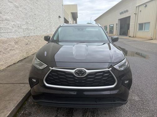 Opulent Amber 2021 Toyota Highlander XLE