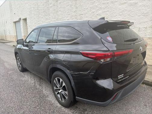 Opulent Amber 2021 Toyota Highlander XLE