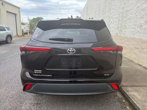 Opulent Amber 2021 Toyota Highlander XLE