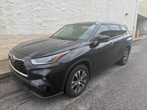 Opulent Amber 2021 Toyota Highlander XLE