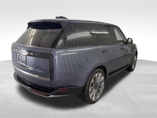 Varesine Blue Metallic 2026 Land Rover Range Rover SE